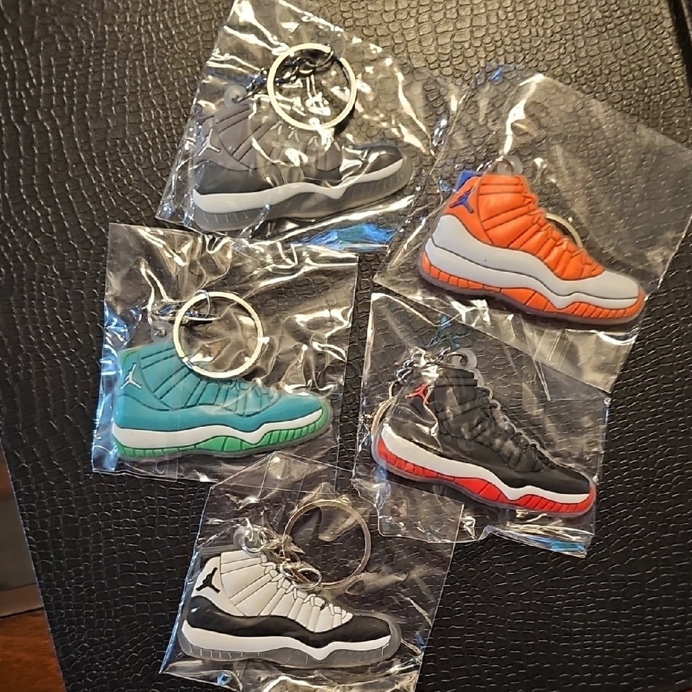 Sneaker Keychain Set - Multicolor